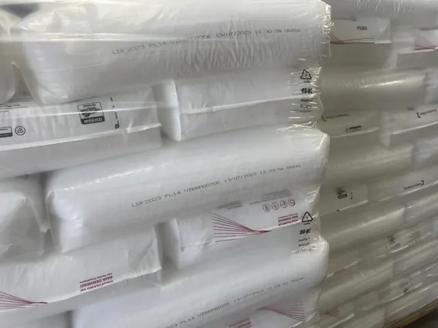 Paquetes de separadores de poliburbuja listos para entrega